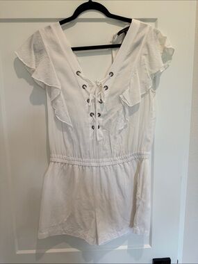 BCBGMaxAzria White Top with Branded Neck Label